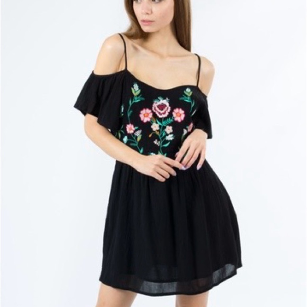 Black Floral Embroidered Mini Dress Anita & Green boho bohemian chic robe bohème